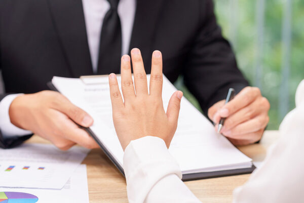 Cách từ chối lời mời làm việc một cách lịch sự